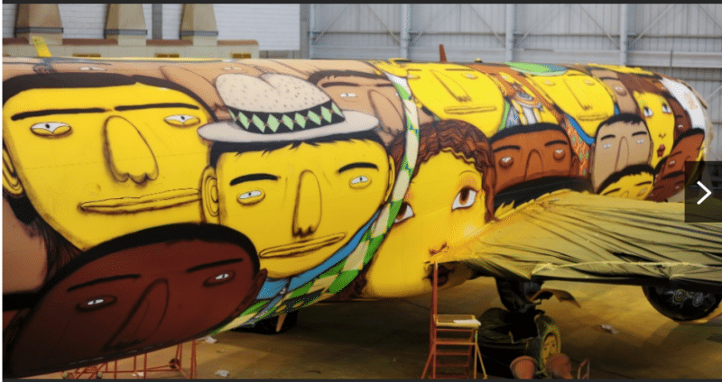 L'avion de la seleção graffé