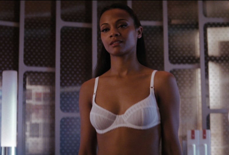 Latinas : mettez-vous à poil et taisez-vous : -)